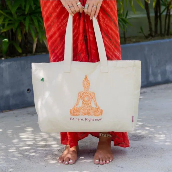 Divasya Divasya Shopper-Bag aus Biobaumwolle mit Yogamotiven, Golden buddha, – Produktbild 1 von 4