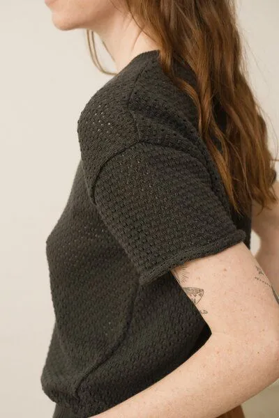 TIRALAHILACHA TIRALAHILACHA Hadara Short Sleeve Knitted Top, Schwarz, – Produktbild 2 von 4
