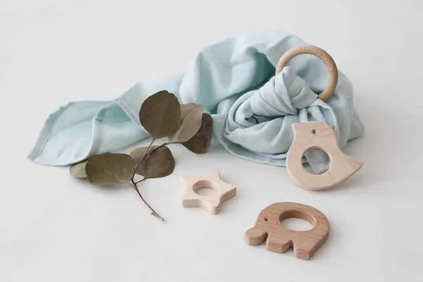 NoniKids Berlin NoniKids Berlin Schnuffeltuch Musselin Holz Greifling 10 Farben Bio Baumwolle, Mint, – Produktbild 1 von 3