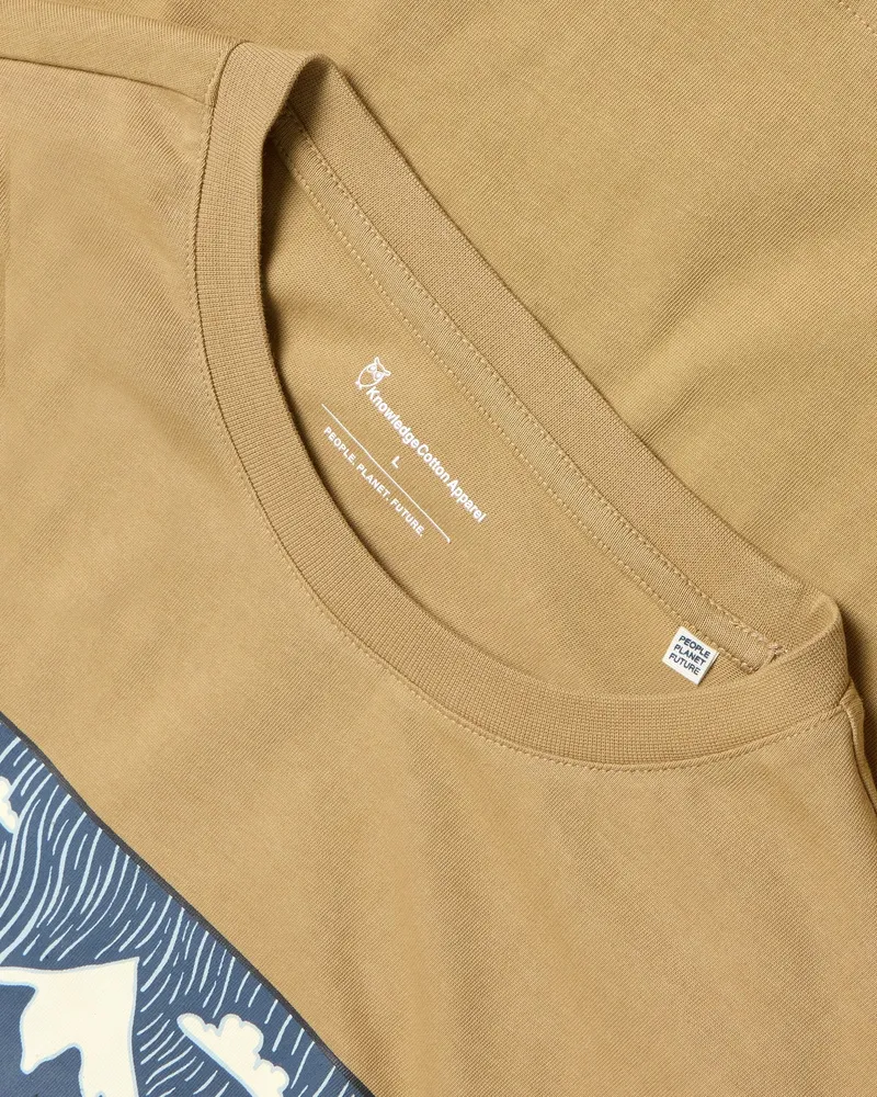 KnowledgeCotton Apparel KnowledgeCotton Apparel Herren vegan T-Shirt Front Print Kelp Meliert, Braun, – Produktbild 4 von 4