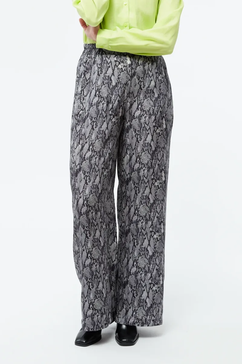 Givn Givn Damen vegan Hose Mit Weitem Bein Von Gbmarla Schwarz/Grau, Schlangenmuster, Schwarz, – Produktbild 2 von 2