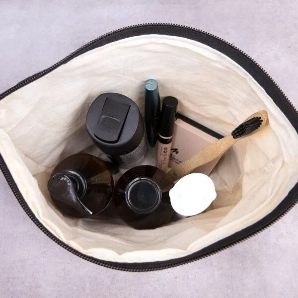 Nyuzi Blackwhite Nyuzi Blackwhite Upcycling Kosmetiktasche aus recyceltem Zementsack, Blau, – Produktbild 4 von 4