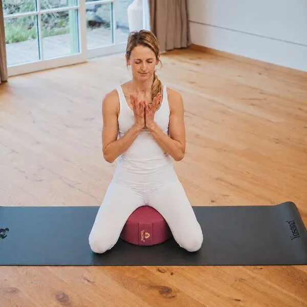 Yosana Yosana Yogakissen rund, Meditationskissen 30x15cm, Aubergine, – Produktbild 4 von 8