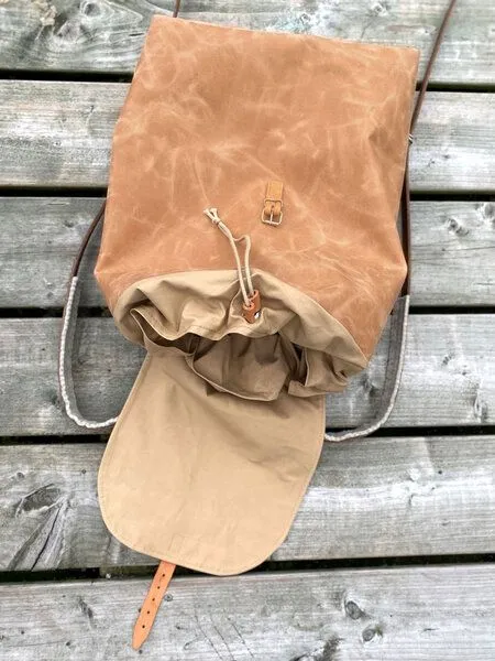 Snekkerbuks Snekkerbuks Wasserabweisender Lederrucksack / Laptoprucksack, Cognac, – Produktbild 2 von 4