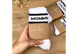 MeinBaby123® Tennissocken Geschenkidee Schwangerschaft & Geburt, Geschenk frischgebackene Mama (Set, 1 Paar Socken inkl. Baumwollsäckchen und Karte) Baby Geschenk, Mama Socken – Produktbild 1 von 1