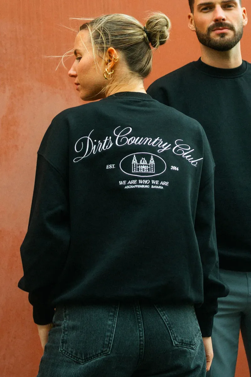 DIRTS DIRTS Damen vegan Sweatshirt Oversized Country Club Schwarz, Schwarz, – Produktbild 2 von 2