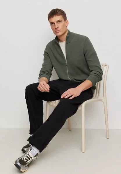 recolution Herren Strickcardigan aus Bio-Baumwolle - TARRAGON - recolution, Dark khaki (grün), – Produktbild 4 von 4