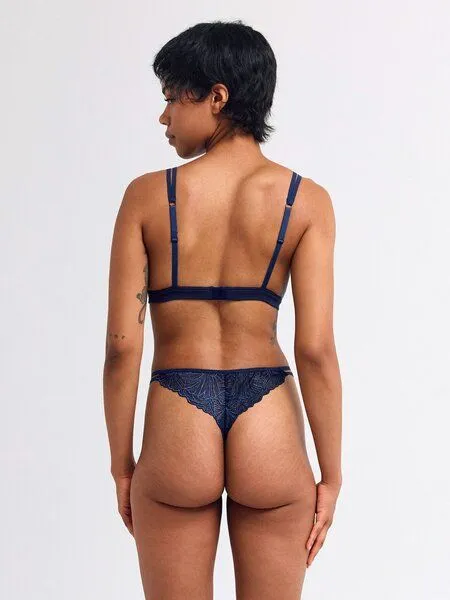 erlich textil erlich textil Fluid Lace String mit Spitze aus recyceltem Polyamid, Mitternachtblau, – Produktbild 3 von 4