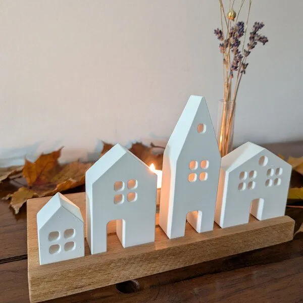 Baumkrone Baumkrone Keramik-Miniatur-Häuschen (4er-Set) mit Holzständer – Produktbild 3 von 4