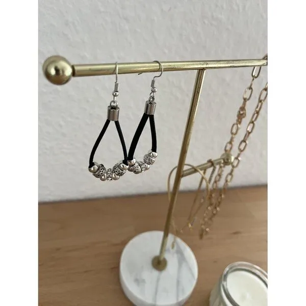 Kork-Deko Kork-Deko Silber-Schwarze Ohrringe mit Kork | Eleganter Natur-Schmuck | Nickelfrei – Produktbild 4 von 6
