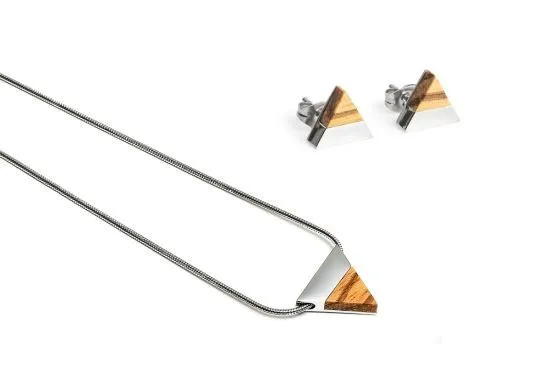BeWooden BeWooden Dreieckiger Set - Ohrringe & Kette mit Anhänger - Holz und Edelstahl Kombination, Grey, – Produktbild 3 von 6