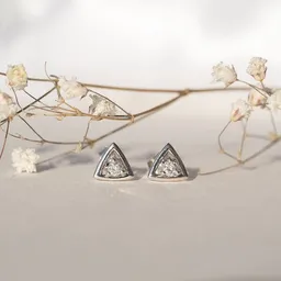 Eppi Eppi Dreieckige Ohrstecker 2in1 mit Lab Grown Diamanten Macie – Produktbild 1 von 1