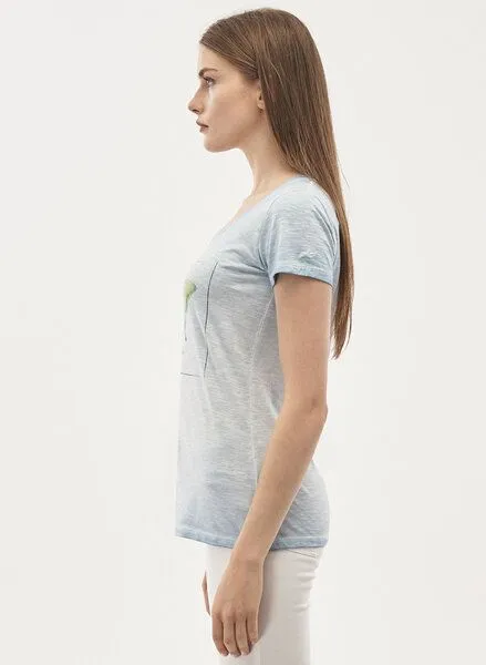 ORGANICATION ORGANICATION Garment Dyed T-Shirt aus Bio-Baumwolle mit Schmetterling-Print, Milky blue, – Produktbild 3 von 4