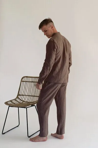 gust. gust. Herren Leinenhemd mit Stehkragen - Linen shirt with stand collar - 100% Bio-Leinen, Cocoa (braun), – Produktbild 2 von 2