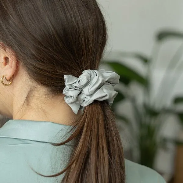 AGA.PIE AGA.PIE Scrunchie-Set aus 100% Lyocell aus Bambuscellulose, Hellgrau, – Produktbild 2 von 4