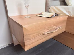 OTTO home Nachtkonsole Gala, beige hochglänzend UV lackiert und melaminbeschichtet, kratzfest (Schublade mit Soft-Close-Funktion, 56x47x100cm (BxTxH), mit Beleuchtung,wahlweise rechte oder linke Bedienung,FSC-zertifiziert – Produktbild 1 von 1