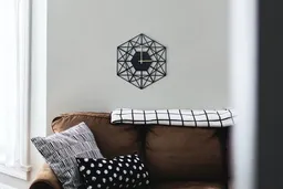 BeWooden BeWooden Holzuhr „Net Nox Clock“ – handgefertigte Wanduhr aus Birkenholz – Produktbild 1 von 1