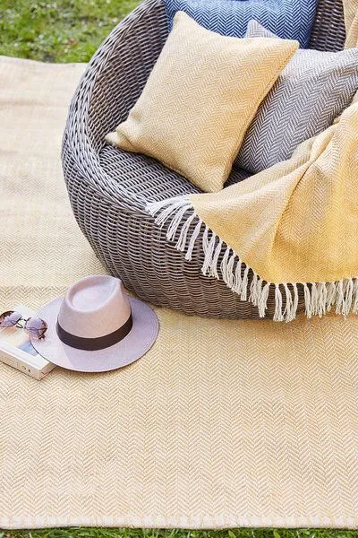 liv interior liv interior Recycelte In- und Outdoordecke HERRINGBONE, Gelb, – Produktbild 4 von 4