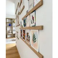 Portia by Callidus Designs Portia by Callidus Designs Modulares Bilderleisten-System aus FSC®-zertifizierter Eiche – Fotolinie zum Kleben & Klemmen | Frame Rail System für Bilder, Fotos & Postkarten – Produktbild 1 von 1
