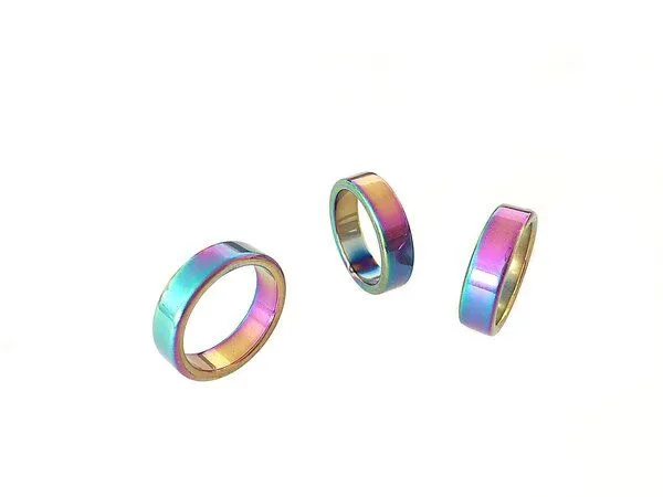 Crystal and Sage Crystal and Sage Hematit Ring in Regenbogenfarben – Produktbild 3 von 3