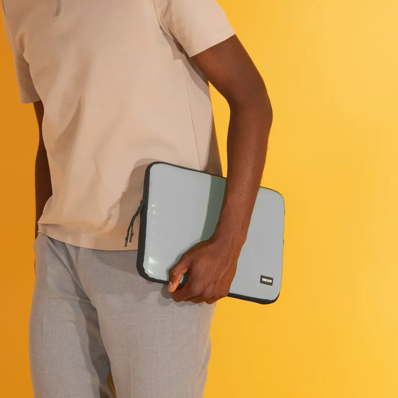 UNBEGUN UNBEGUN Herren vegan Laptop-Hülle, Hellgrau, – Produktbild 2 von 2