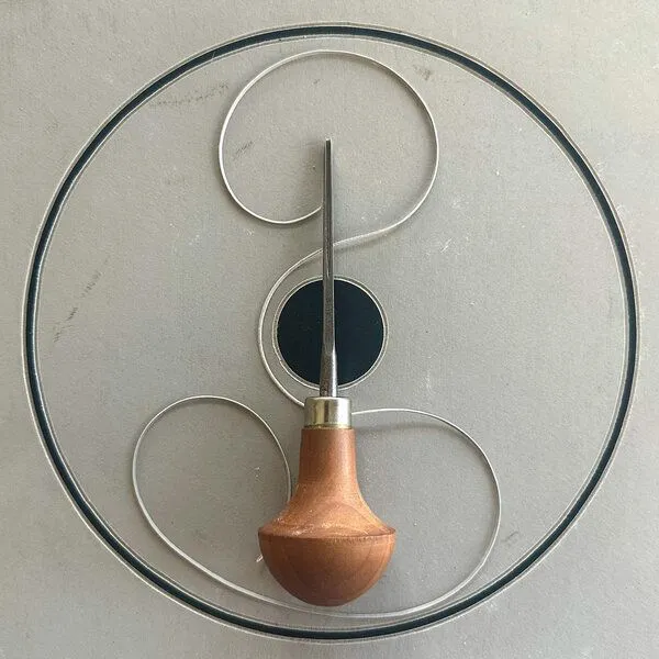 Veskor Cassiopeia Veskor Cassiopeia CENTRAL ORBIT Linoldruck | 22 × 22 cm | Kupfer auf Rosenholz – Produktbild 3 von 4