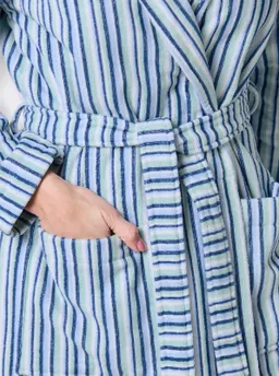 feel good Damenbademantel kalkmint-jeansblau-gestreift – Produktbild 1 von 1