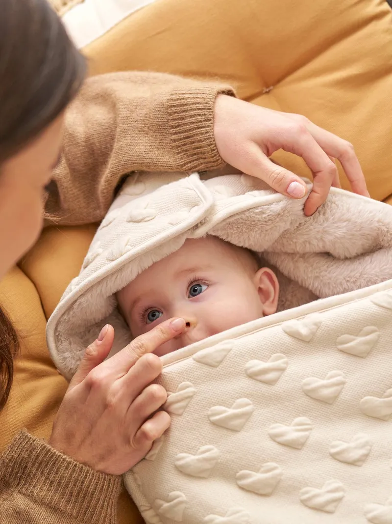 Vertbaudet Warmer Baby Ausfahrsack mit Jacquard-Herzen, Beige, – Produktbild 4 von 4