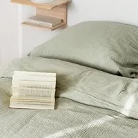 NORDLICHT NORDLICHT Musselin Bettwäsche Set aus 100% Bio-Baumwolle | 135x200 cm & 80x80 cm, Salbei (grün), – Produktbild 1 von 1