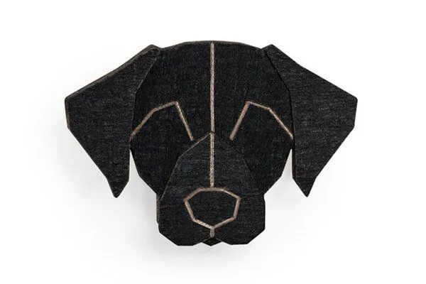 BeWooden BeWooden Brosche aus Holz Black Labrador – Produktbild 1 von 4