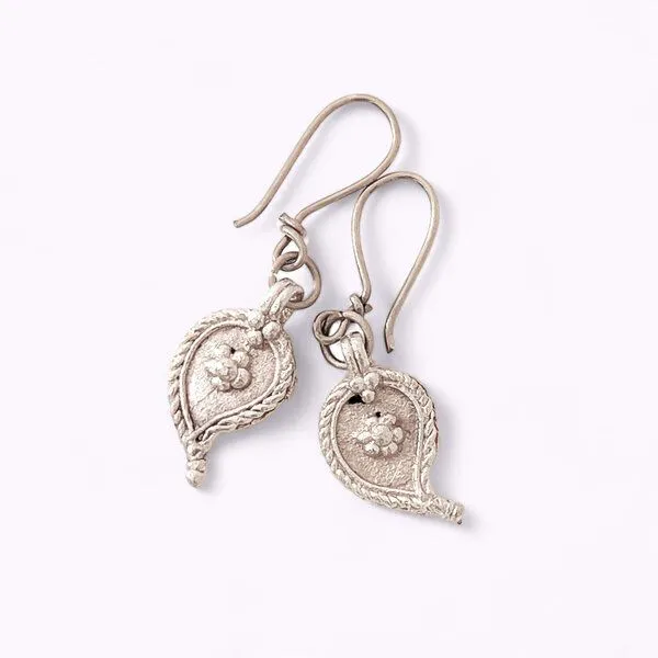 KIKOONI KIKOONI Dokra Ohrringe "Teardrops", Silber, – Produktbild 1 von 4