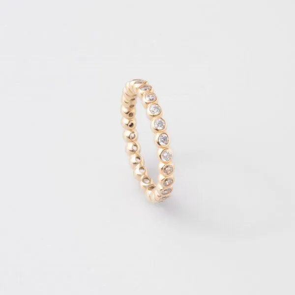 fejn jewelry fejn jewelry Ohrringe 'sparkle huggie' - Creolen mit Zirkonia, Gold, – Produktbild 4 von 7