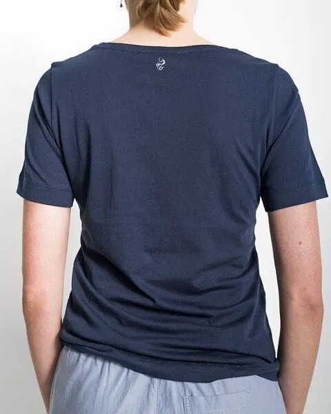 Alma & Lovis Alma & Lovis Basic T-Shirt aus 100% Bio-Baumwolle ‚Tee‘, Dunkelblau, – Produktbild 3 von 4