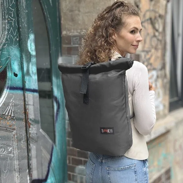 BOJE11 BOJE11 Rucksack aus alten Fischernetzen und recyceltem Plastik, Asphalt (grau), – Produktbild 2 von 5