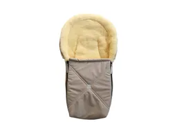 Kaiser Naturfellprodukte Kaiser Naturfellprodukte Lammfell Fußsack "EMMY" ginger ca. 80 x 37 cm – Produktbild 1 von 1