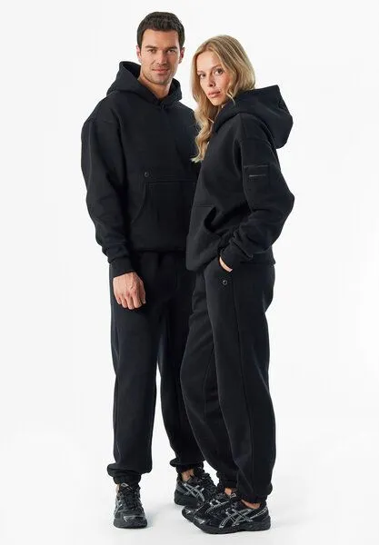 ORGANICATION ORGANICATION PARKERR | Essentials Travel Unisex Jogginghose aus Bio-Baumwolle & Recyceltem Polyester, Black, – Produktbild 1 von 4