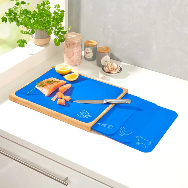 genialo genialo Bambus-Schneidebrett inkl. 4 Unterlagen, 5-teilig, Natur | blau, – Produktbild 3 von 3