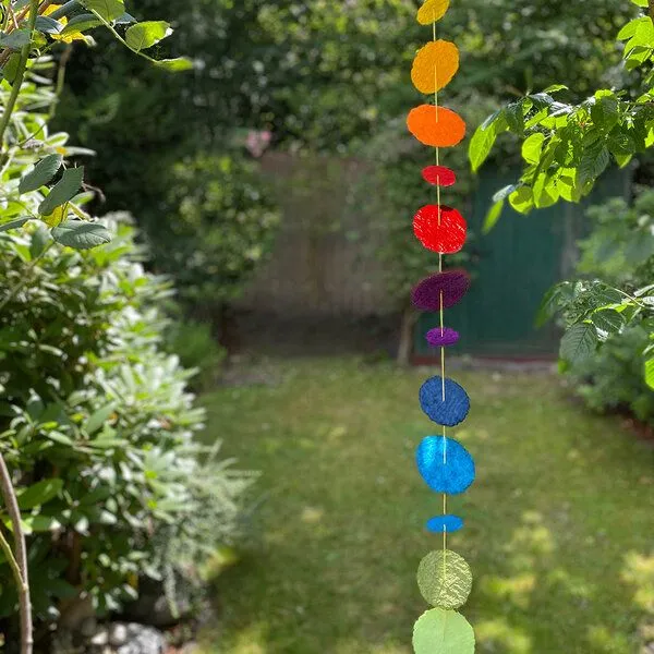 Sundara Sundara Deko-Girlande "Cascade Rainbow" aus handgeschöpftem Baumwollpapier – Produktbild 3 von 3