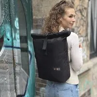 BOJE11 BOJE11 Rucksack aus alten Fischernetzen und recyceltem Plastik, Black (schwarz), – Produktbild 1 von 1