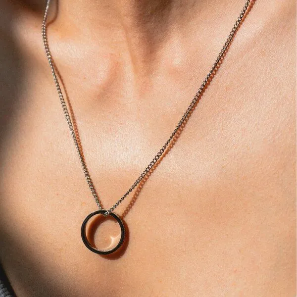 Divasya Divasya Silberne Kette mit Ring | Inhale - Exhale – Produktbild 2 von 4