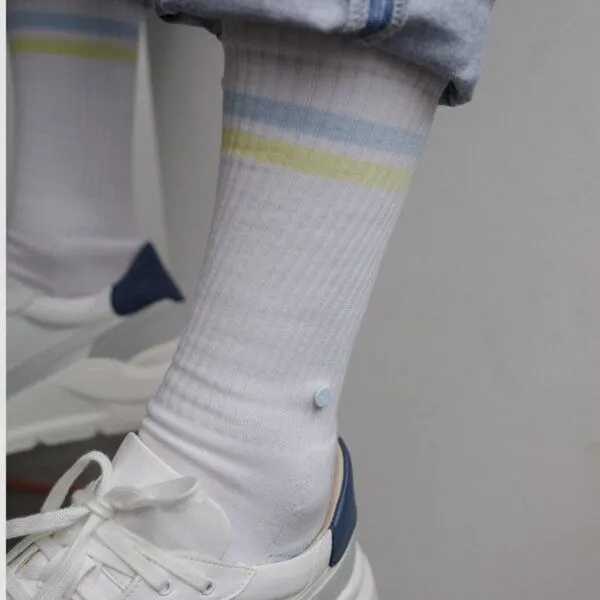 wysf. | what you stand for. wysf. | what you stand for. Retro Tennissocken mit Knopf, Bio-Baumwoll-Mix, Schwarz (weiß/schwarz), – Produktbild 4 von 4