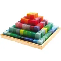 Grimms Grimms Große Stufenpyramide aus Lindenholz 101-teilig, bunt lasiert Maße 46,5 x 46,5 x 11 cm – Produktbild 1 von 1