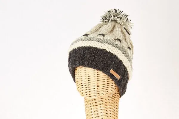 short'n'pietz short'n'pietz Schurwollmütze bunt gestrickt mit Bommel, Anthrazit weiß hellgrau, – Produktbild 1 von 3
