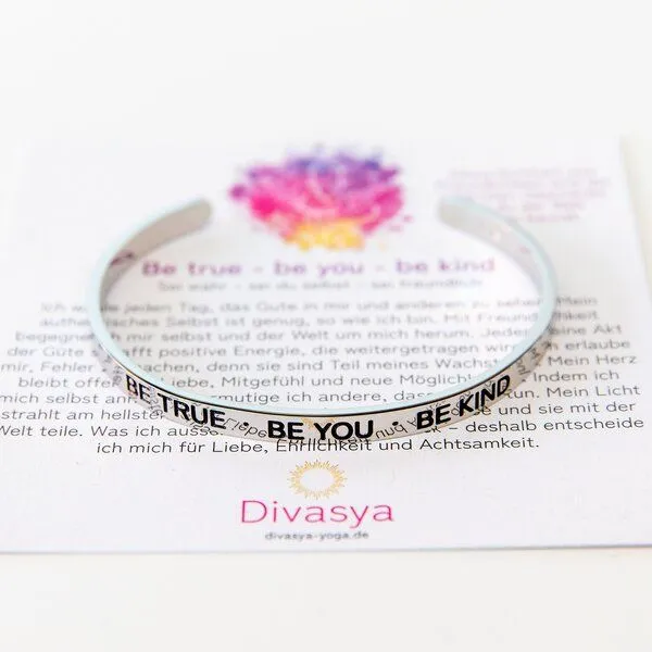 Divasya Divasya Armreif mit Gravur Silber "Be true - be you - be kind" – Produktbild 3 von 4