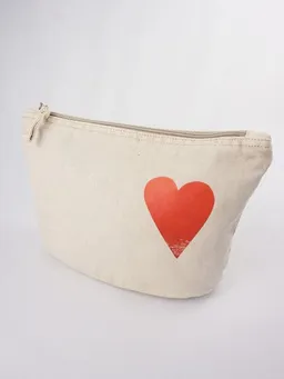 MelaDi Meladi Vintage Accessoire-Tasche aus Biobaumwolle - Rotes Herz auf Natur-Weiß – Produktbild 1 von 1