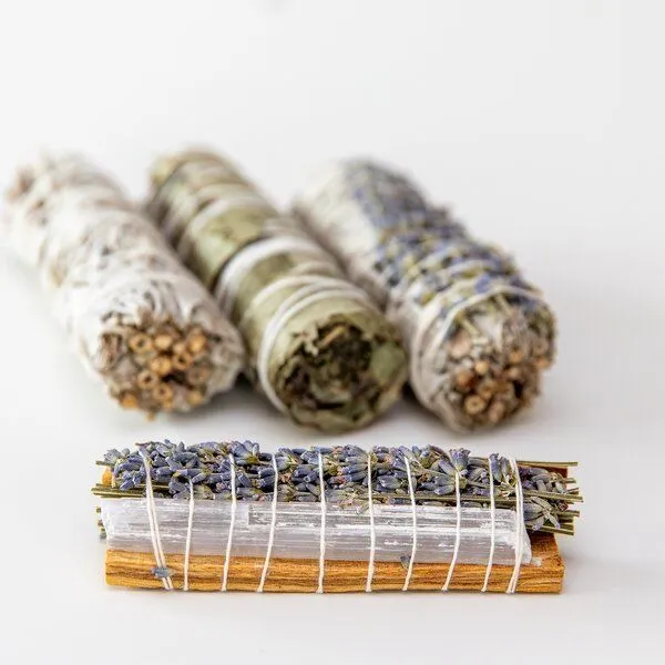 Divasya Divasya Starter- Kit "Räucherrituale" mit vier verschiedenen Räucherbündeln – Produktbild 1 von 5