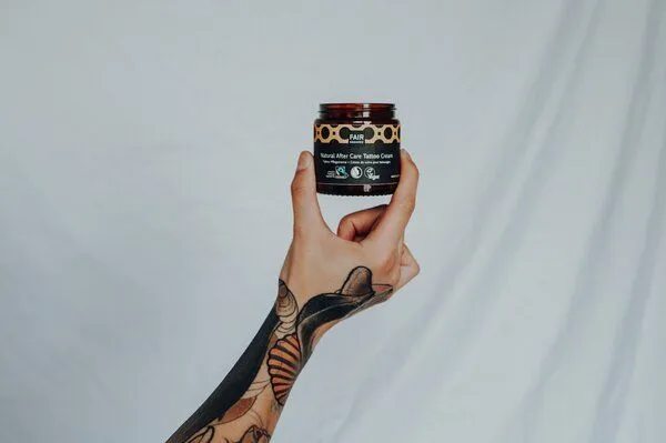 Fair Squared Fair Squared Vegane Natural After Care Tattoo Creme Tattoopflege 100 ml – Produktbild 2 von 2