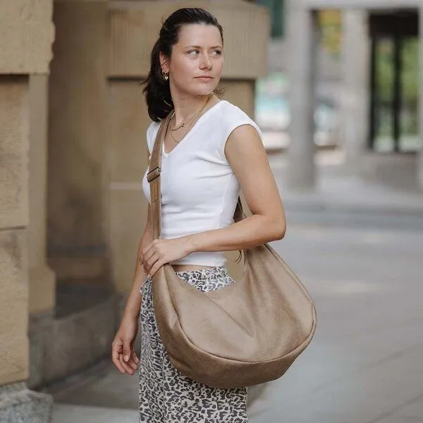 BOWLEANIES TASCHEN BOWLEANIES TASCHEN Moon Bag XXL aus Lederfaserstoff, Hellbraun, – Produktbild 4 von 4