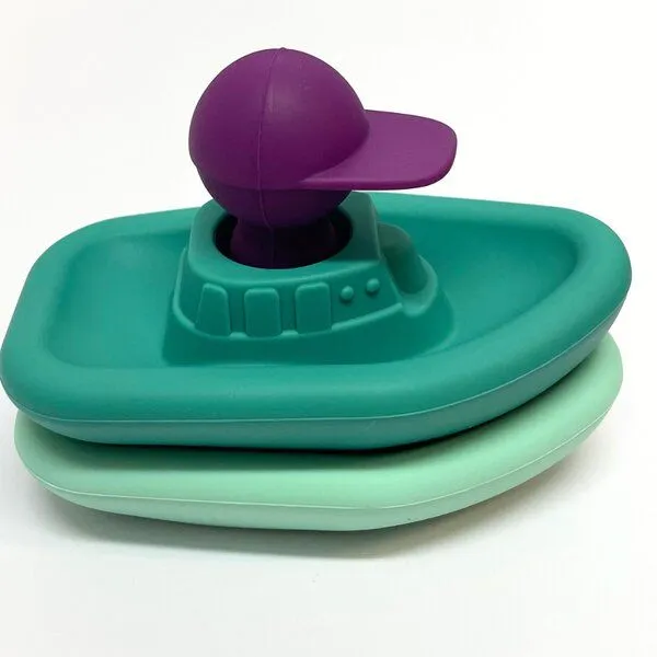 PETIKIDS PETIKIDS Silikon-Badespielzeug Set mit 2 Booten + 1 Kapitän, Grün, – Produktbild 2 von 3