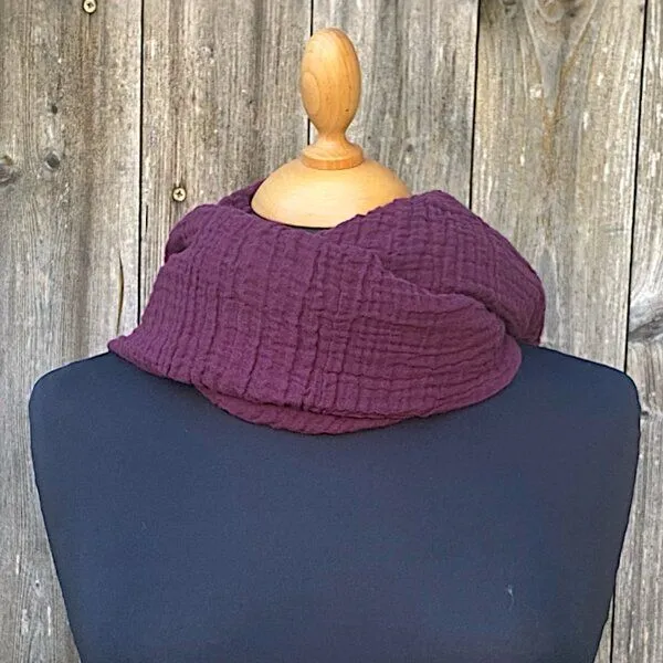 Der Lindwurm Der Lindwurm Musselin- Schal, Aubergine (lila), – Produktbild 4 von 4